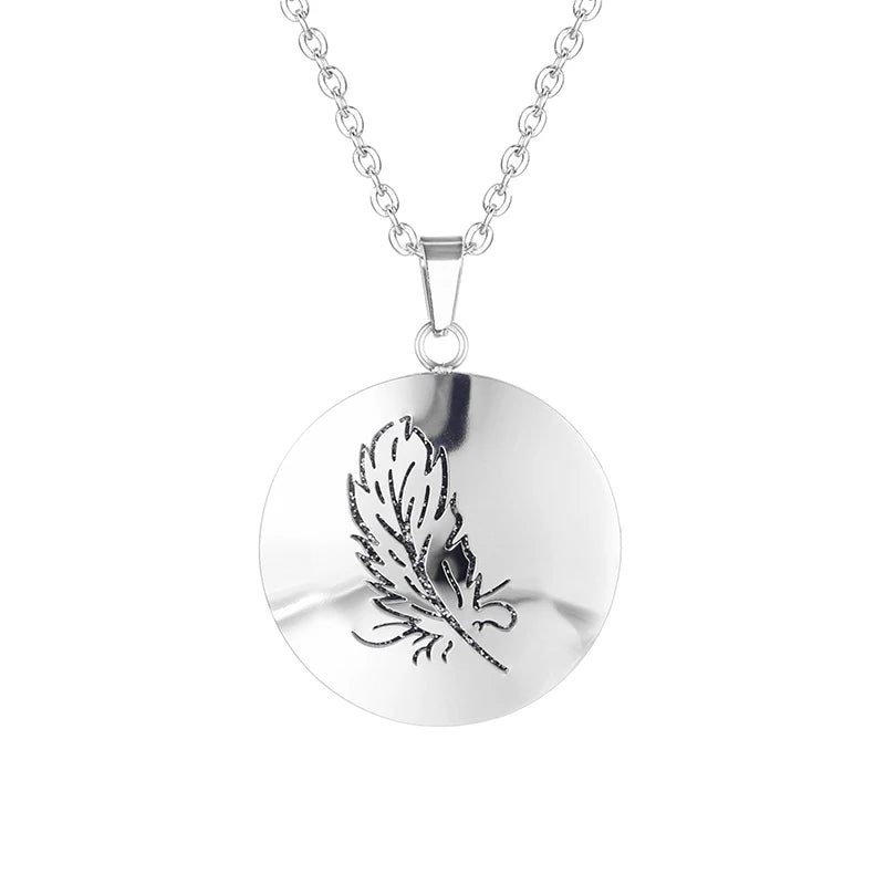 Women New Simple Aromatherapy Essential Oil Diffuser Locket  Perfume Necklace 316L Stainless Steel Locket with Felt Pads