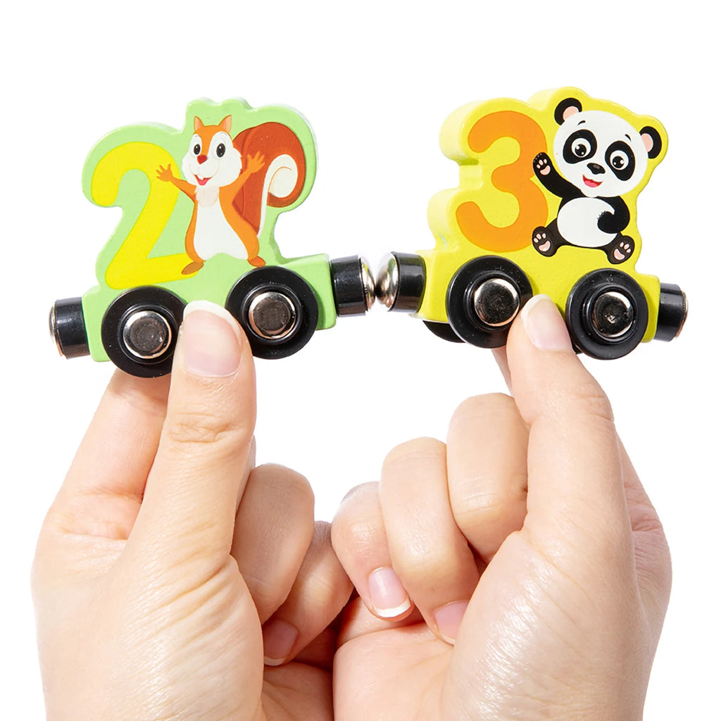 Train Set with 11 Magnetic Wooden Animals for Children, Montessori Toys for Children