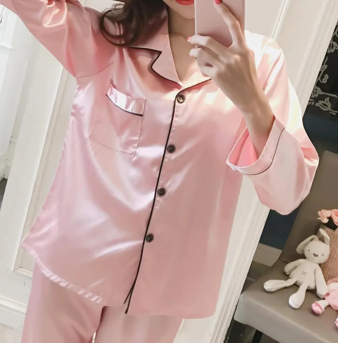 Customized Satin Pajamas Bachelorette Wedding Party Bridesmaid Pjs Silk Bride to Be Team Pajama Sets Maid of Honor Gifts