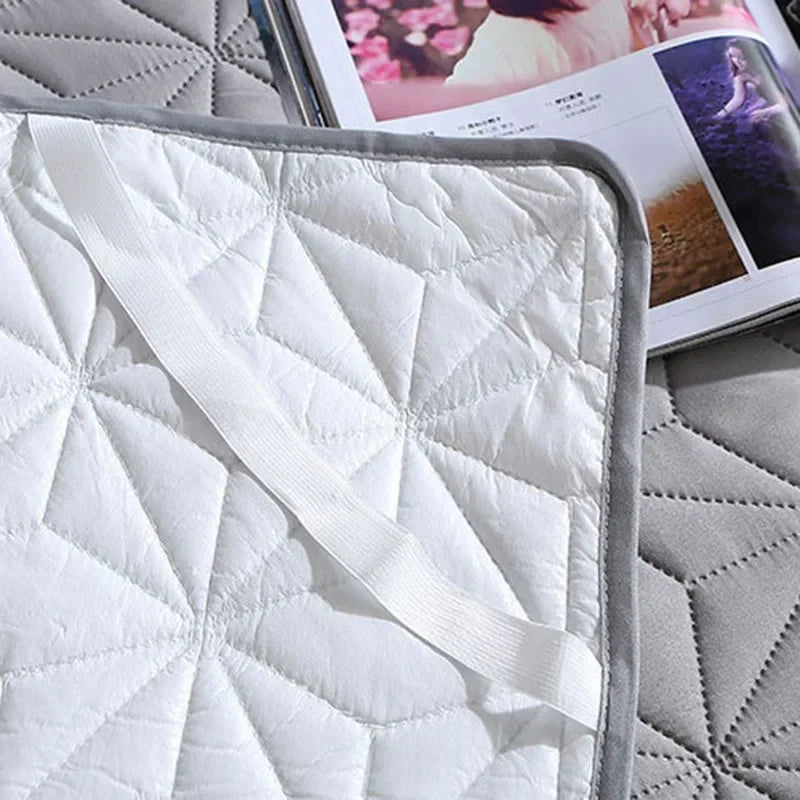 Sandwich Cotton Quilted Bed Protector Pad Waterproof Elderly Children Mother Child Anti-urine Leakage Bed Mat Sheets Bedspread