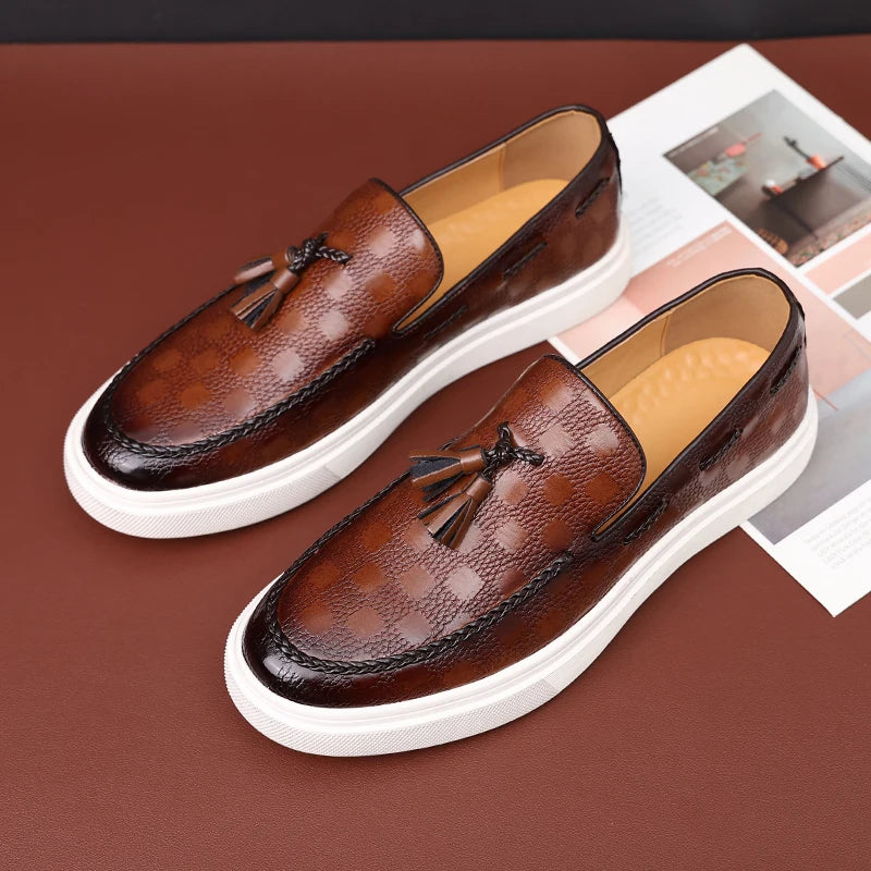 Fashion Men's Casual Shoes Embossed Leather Men Classic Retro British Style Tassels Loafers Mens Slip-on Outdoor Driving Flats