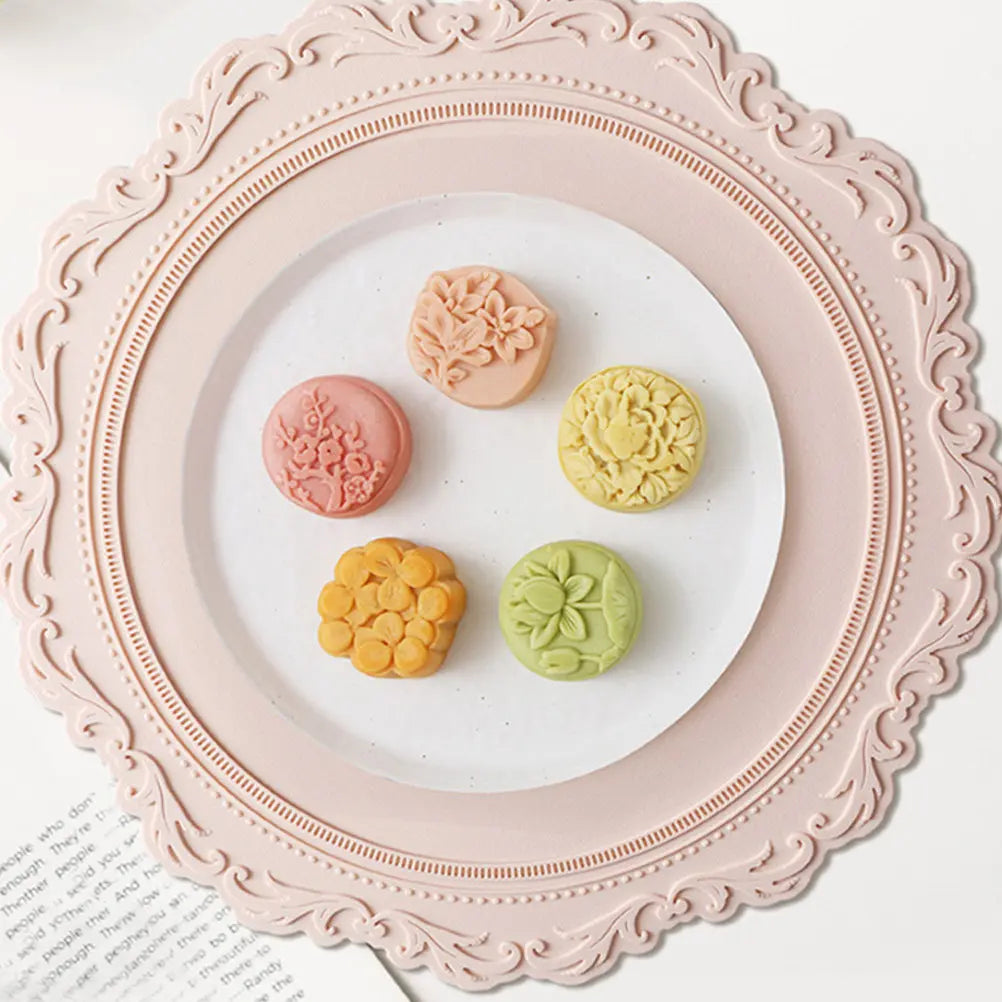 1Pcs Silicone Placemat European Style Embossed Flower Design Heat Resistant Non-Slip Table Mat for Home Cafe Restaurant Use