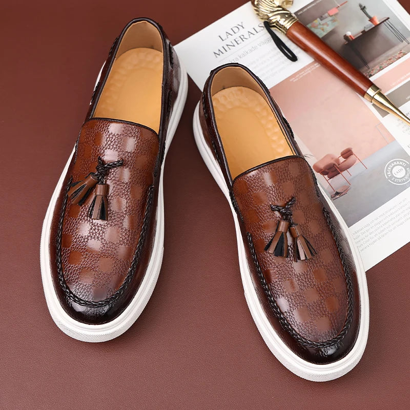 Fashion Men's Casual Shoes Embossed Leather Men Classic Retro British Style Tassels Loafers Mens Slip-on Outdoor Driving Flats