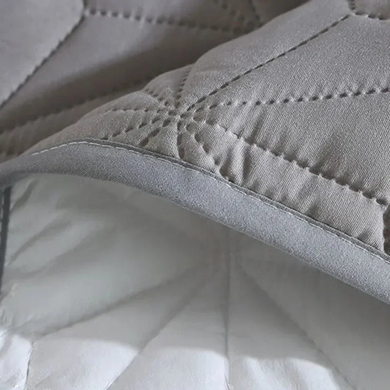 Sandwich Cotton Quilted Bed Protector Pad Waterproof Elderly Children Mother Child Anti-urine Leakage Bed Mat Sheets Bedspread