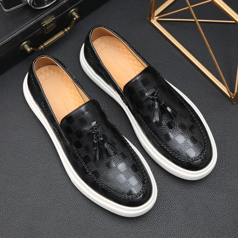 Fashion Men's Casual Shoes Embossed Leather Men Classic Retro British Style Tassels Loafers Mens Slip-on Outdoor Driving Flats